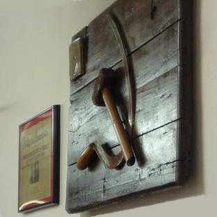 2010-02-10-hammer-and-sickle.jpg