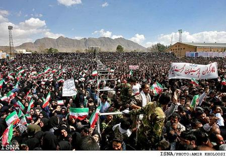 2011-04-17-iran-workers.jpg